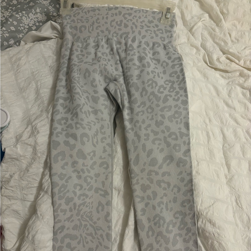 leapord print leggings